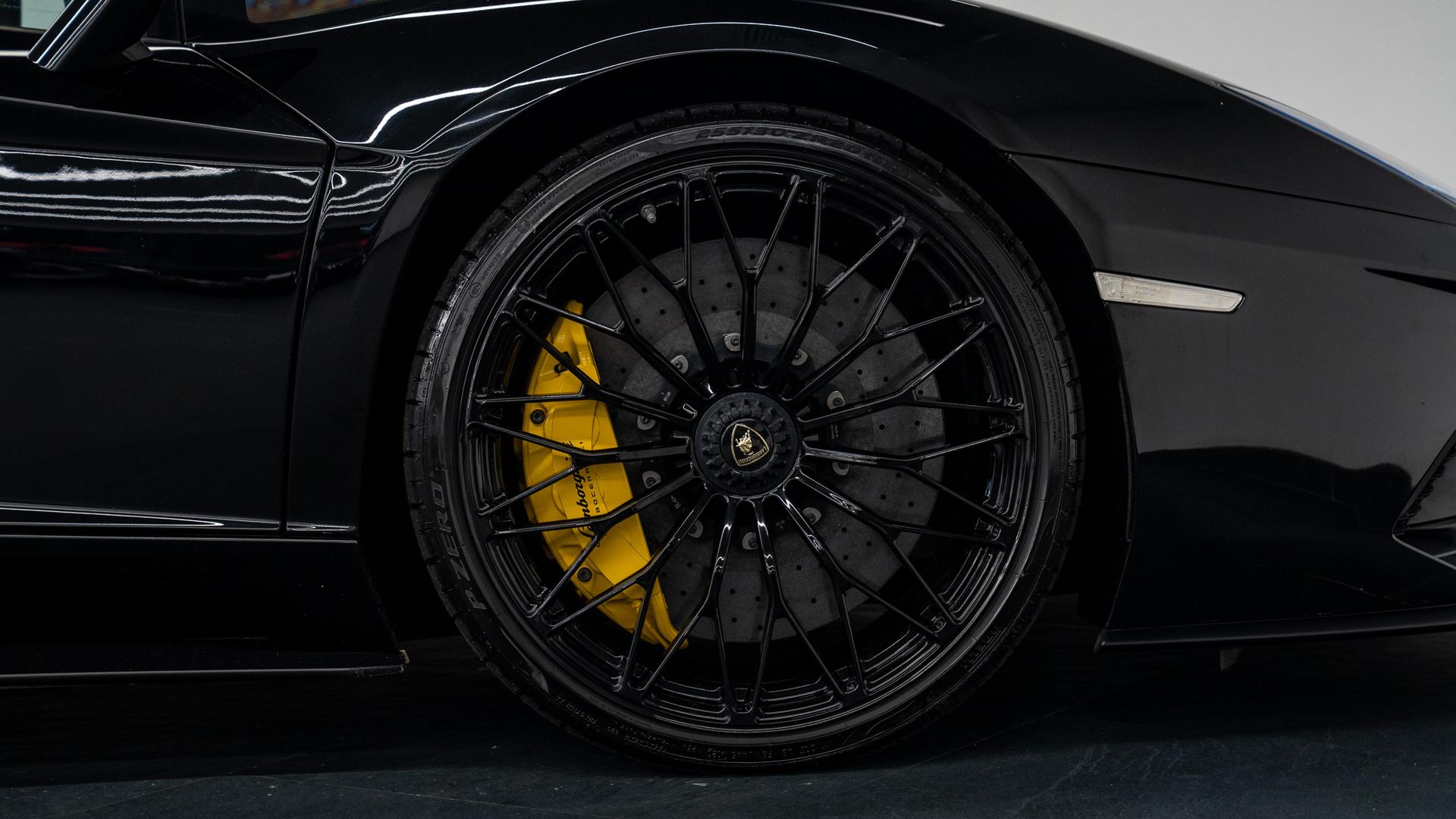 LAMBORGHINI Aventador Photo 11786130-dc26-4a3b-89cb-b227593140a2.jpg
