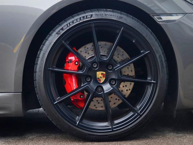 PORSCHE 718 Cayman Photo 10