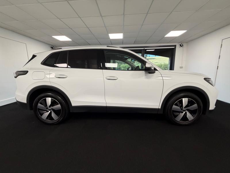 Volkswagen Tiguan Photo 11864a60-7df6-42e0-a4fb-1bcf21018a27.jpg