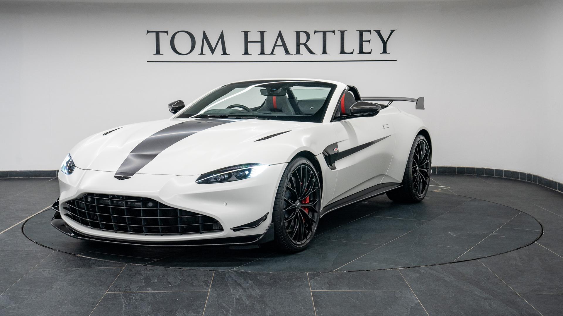 Aston Martin Vantage Photo 11a43139-513d-4e38-9b6e-03e1420244f2.jpg