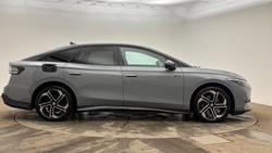 VOLKSWAGEN ID.7 Photo 4