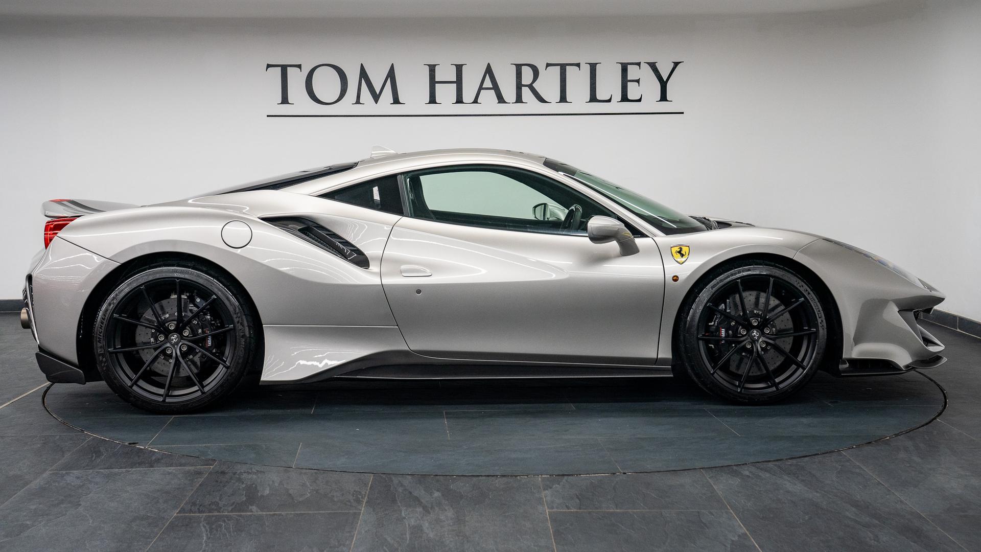 Ferrari 488 Photo 11ed9693-e59b-4b20-9a05-358e895e359e.jpg