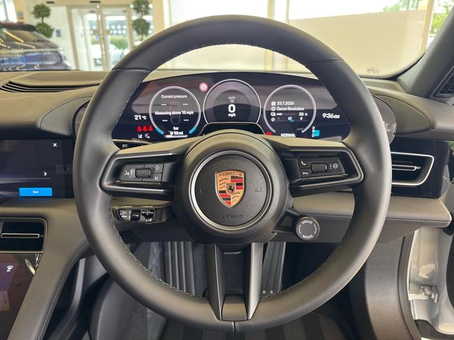 Porsche Taycan Photo 27