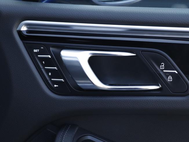 PORSCHE Macan Photo 28