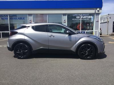 Toyota C-HR Photo 1