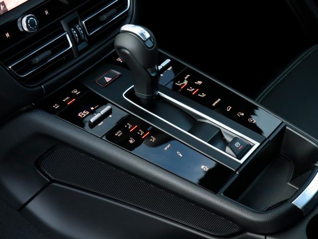 PORSCHE Macan Photo 8