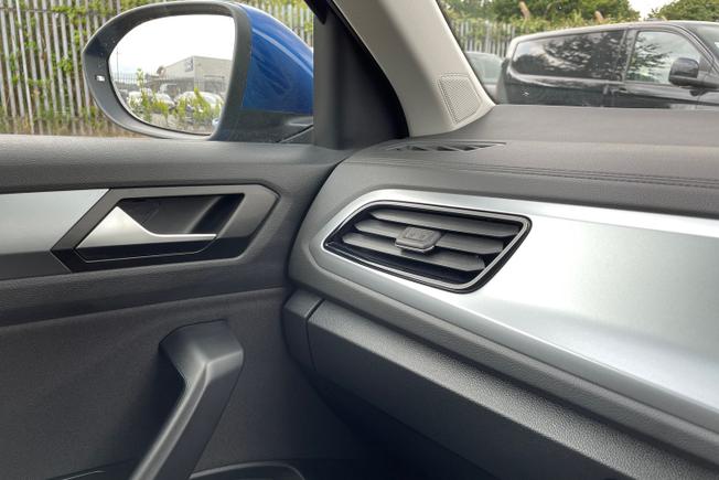 VOLKSWAGEN T-Roc Photo 34