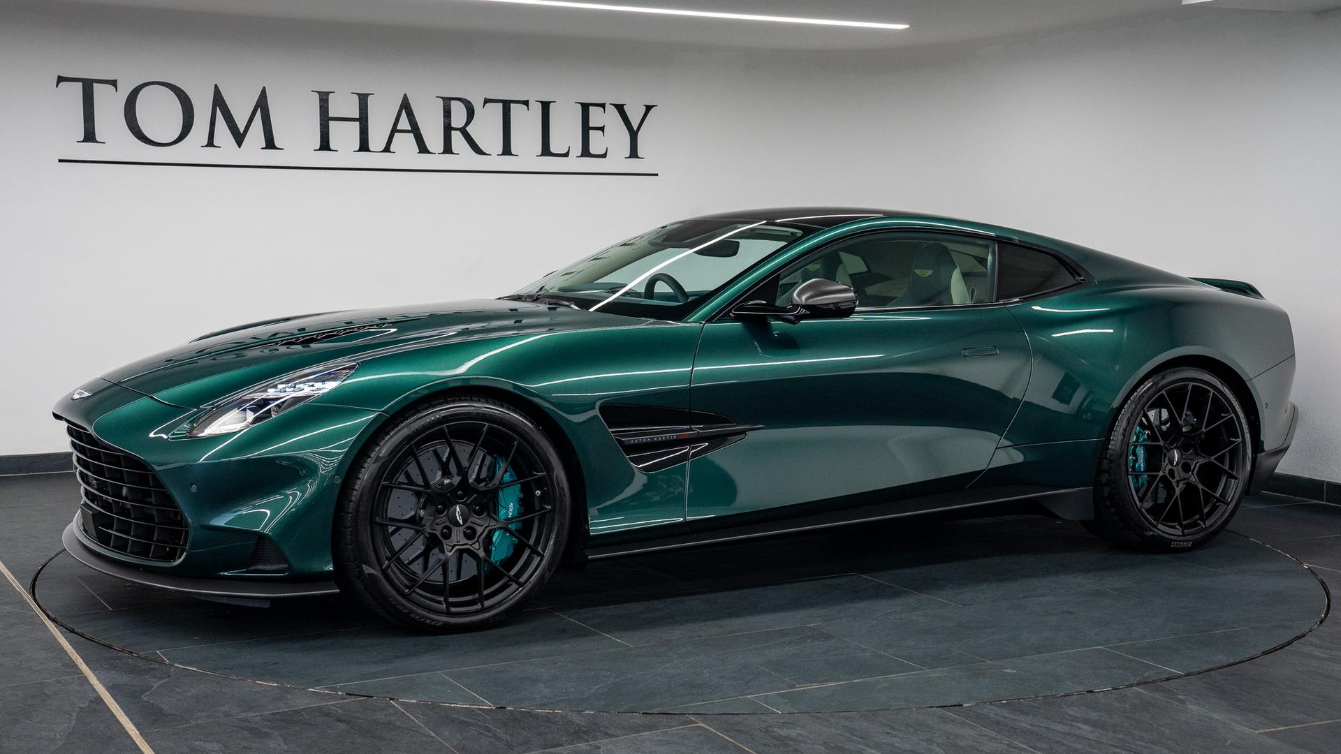 Aston Martin Vanquish Photo 123fbfd2-a587-4d16-a2b7-0a90be40e652.jpg