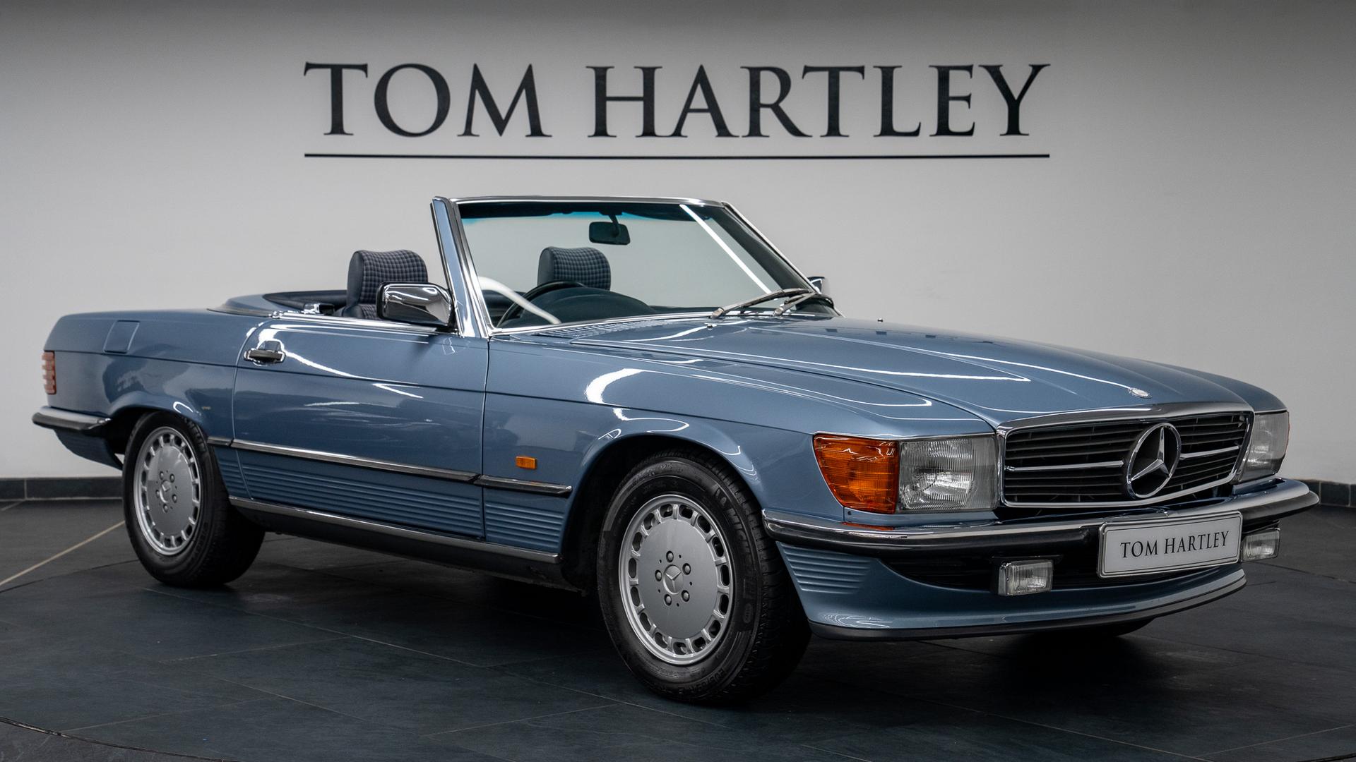 Mercedes-Benz 300 Photo 12419081-c02b-4b4b-a0d0-b323c1380443.jpg