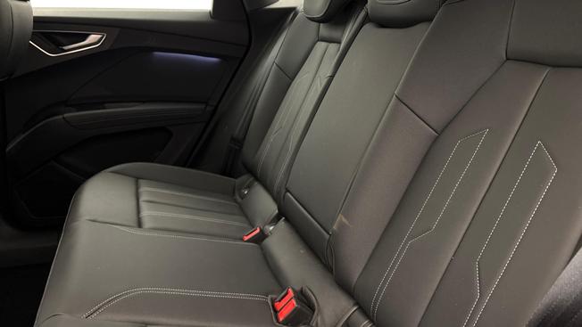 Audi Q4 e-tron Photo 7