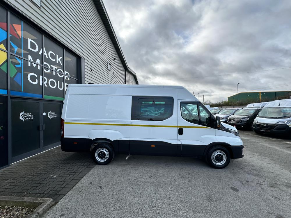 Iveco Daily Photo 1256cf24-1212-440e-a9cb-3ee44b2ab454.jpg