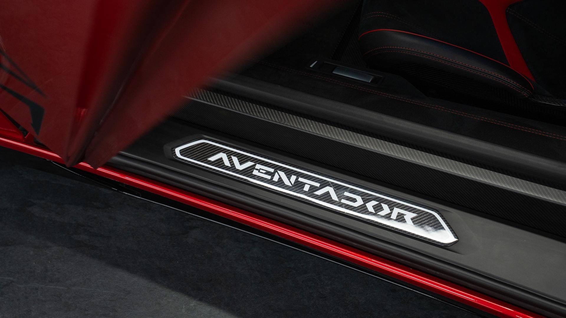 LAMBORGHINI Aventador Photo 1263e153-dbcc-411c-babe-1d00312879e1.jpg
