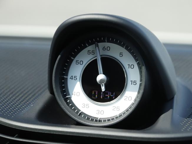PORSCHE Taycan Photo 31