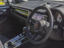 PORSCHE Macan Photo 3