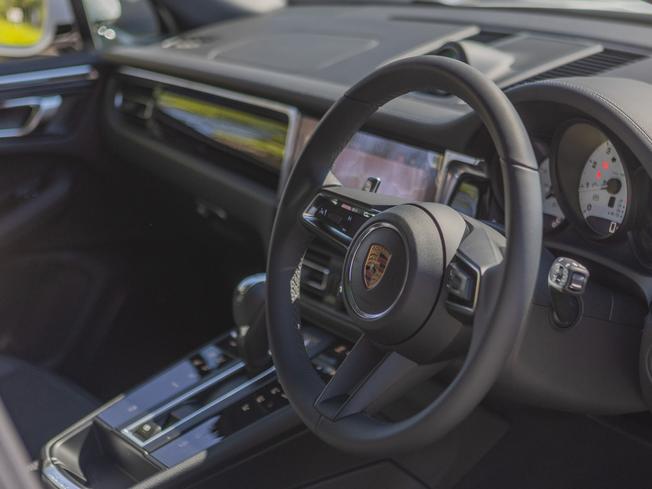 PORSCHE Macan Photo 3