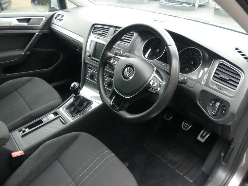 Volkswagen Golf Photo 127f70fe-e27a-421d-8a14-4e13b5e464f7.jpg