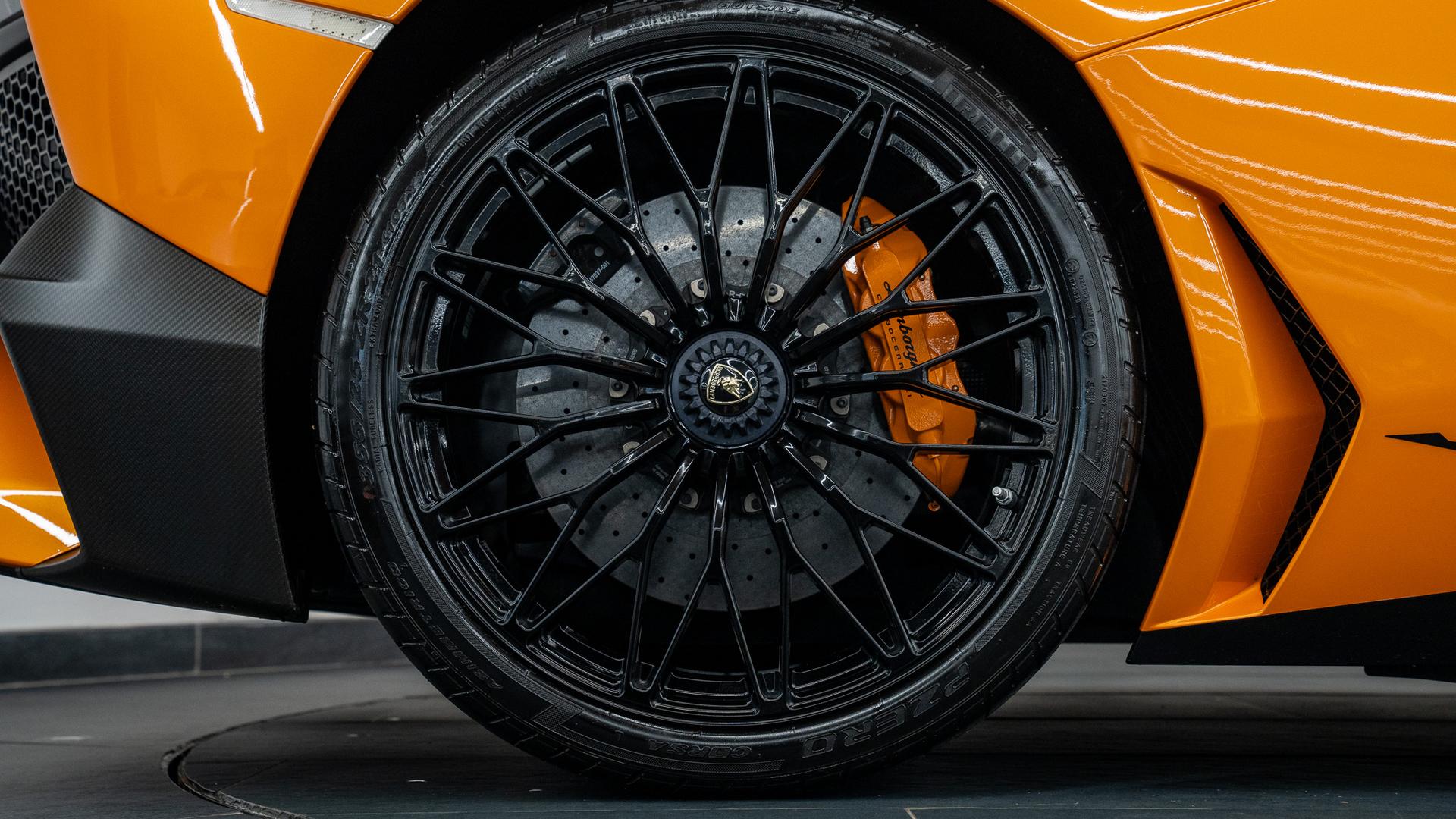 LAMBORGHINI Aventador Photo 12e6019d-ba3b-4bec-84f5-5ec9cd1ed7bb.jpg