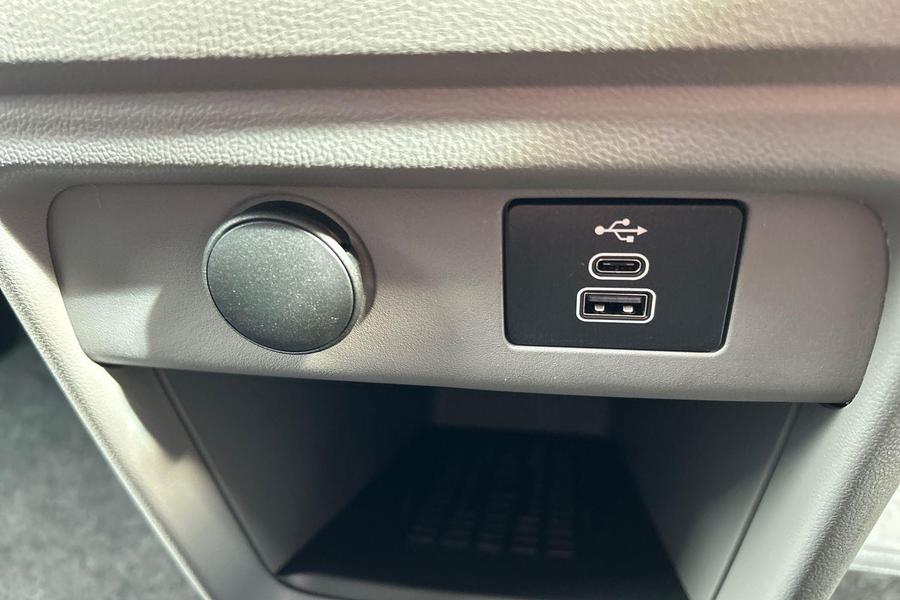 Ford TRANSIT CUSTOM Photo 12e9a240-0748-4018-a243-a4e4308eb398.jpg