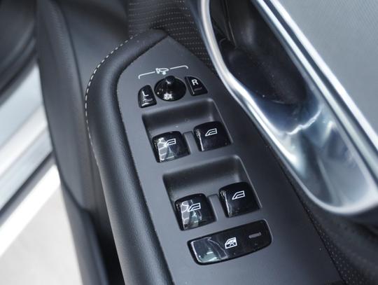 Volvo XC90 Photo 12ea757e-1abf-4d03-a20e-f5d9c7a3d7bb.jpg