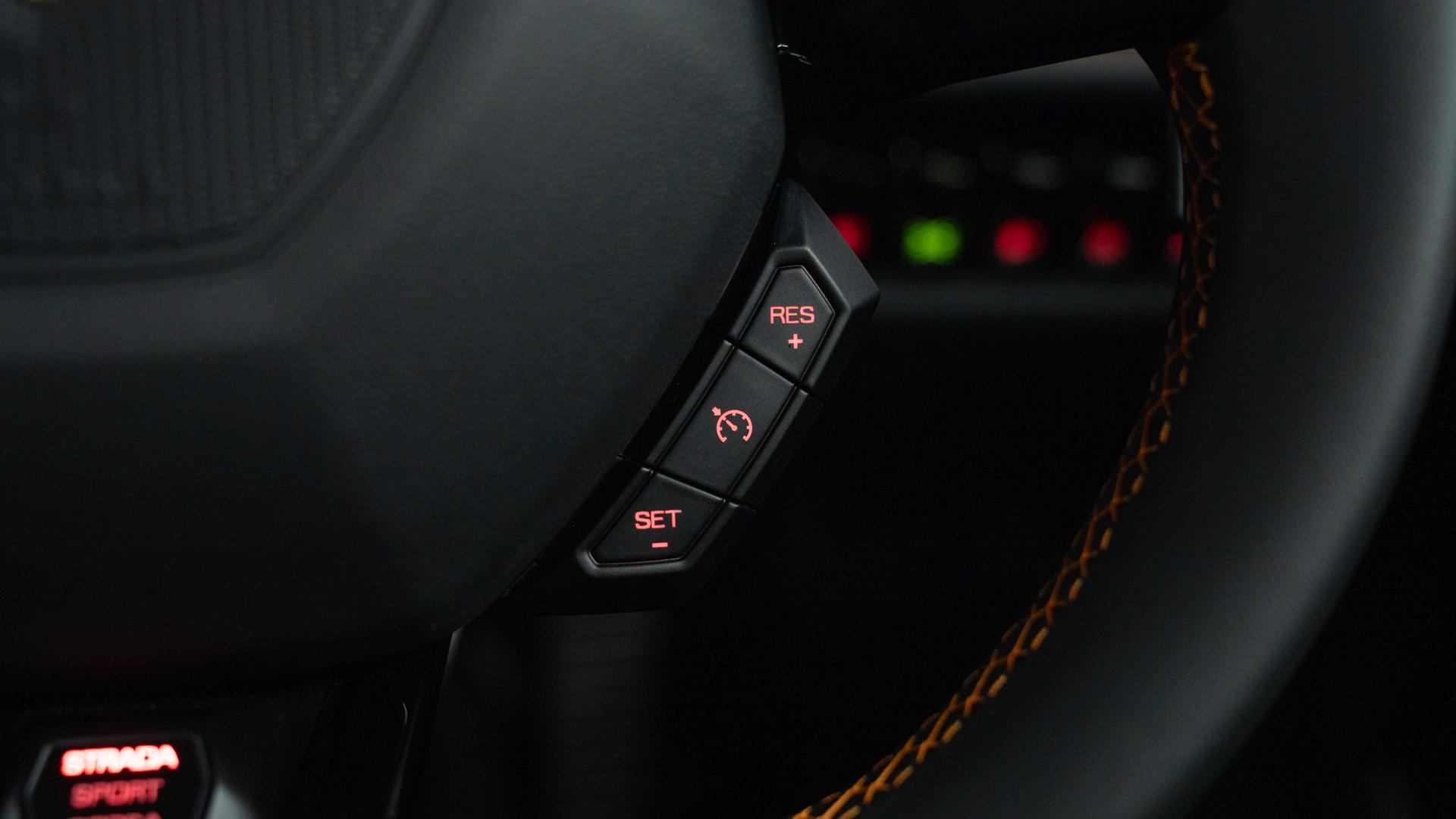 LAMBORGHINI Huracan Photo 12ef32b7-485d-40e5-92a2-502fbc903496.jpg