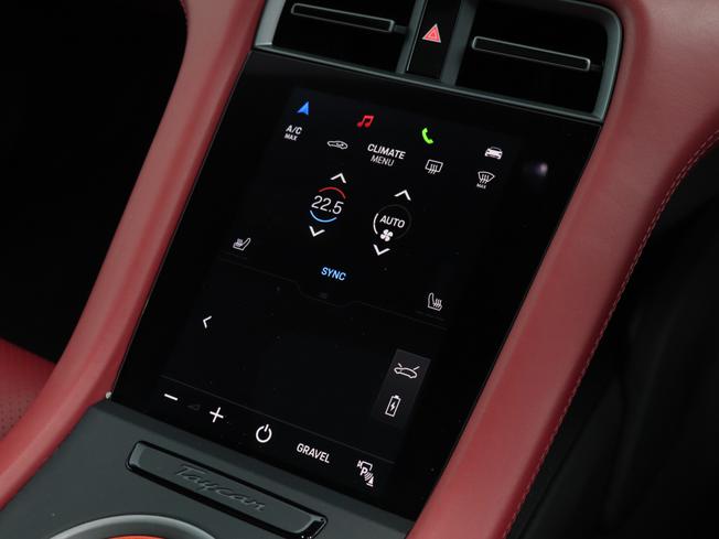 PORSCHE Taycan Photo 30