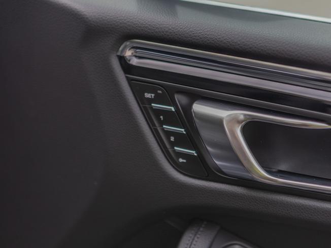 PORSCHE Macan Photo 24