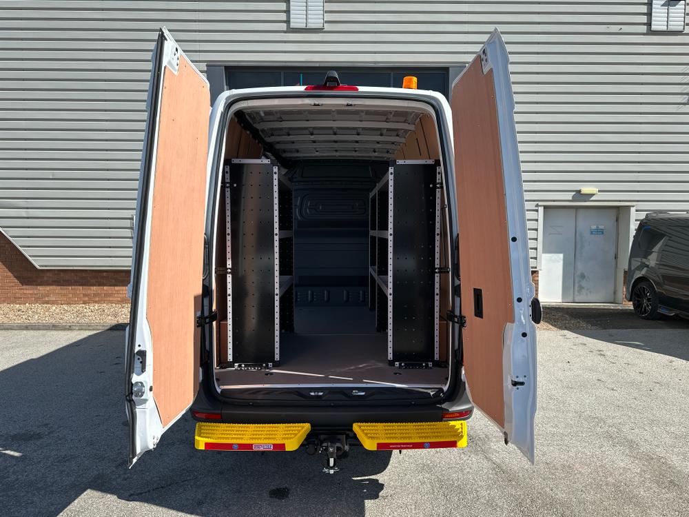 Mercedes-Benz Sprinter Photo 13235b39-2e84-4e52-9217-4d04ef5a4390.jpg