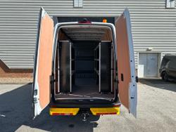 Mercedes-Benz Sprinter Photo 1