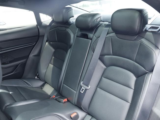 PORSCHE Taycan Photo 26