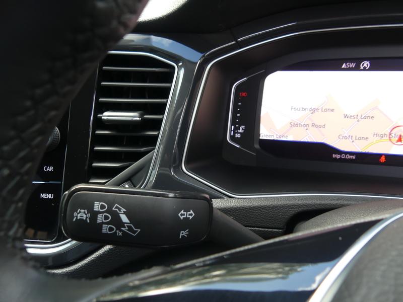 Volkswagen T-Roc Photo 137f5ae9-fe89-441d-943e-f4e303aab37d.jpg