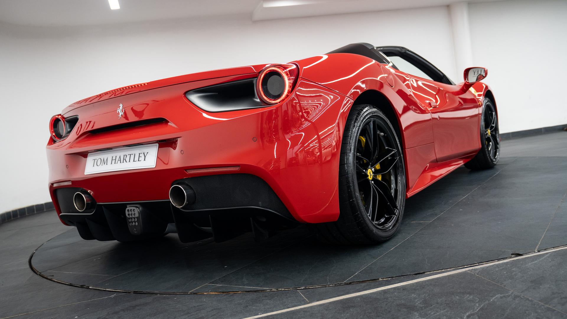 Ferrari 488 Photo 1388fd9b-0fdf-4884-9a78-571a07571d50.jpg