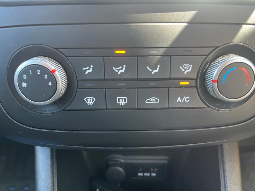 Kia Venga Photo 138fb486-5695-45aa-80fa-53c4ede2cc85.jpg