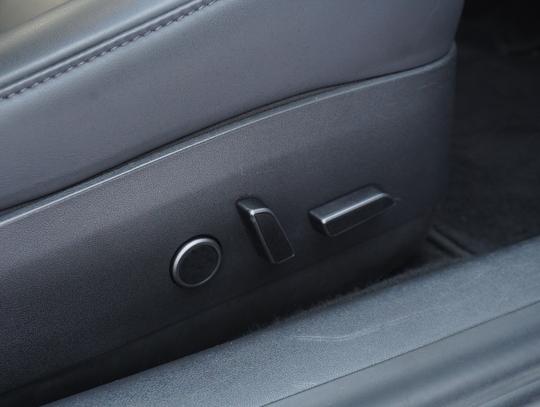 TESLA Model 3 Photo 13a04867-0f8b-4e21-a2f5-f90d8891e7d7.jpg