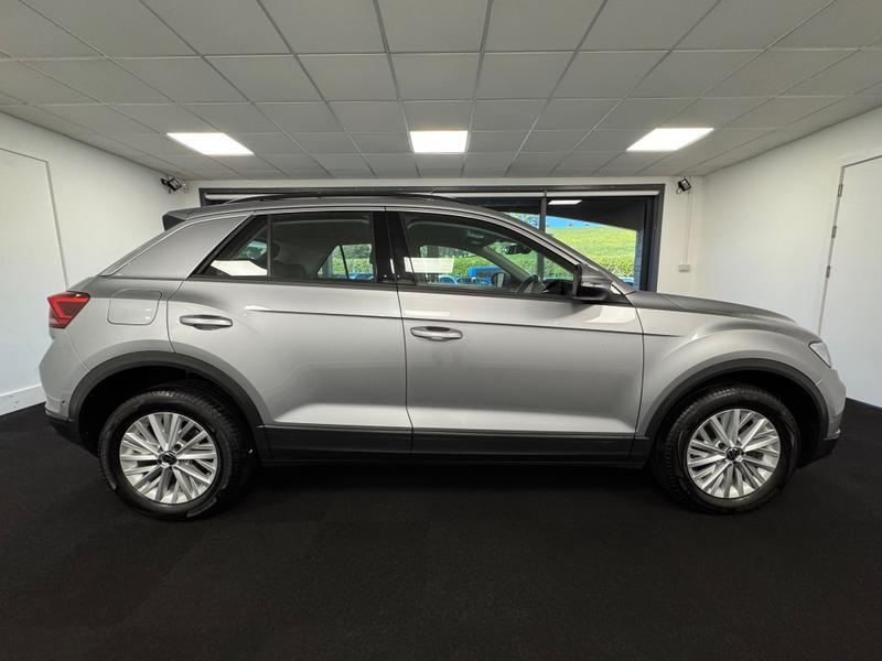 Volkswagen T-Roc Photo 13a1cd1f-1031-49c2-82b6-cad2cc4ae58b.jpg