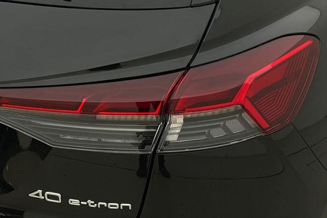 AUDI  Q4 Photo 18