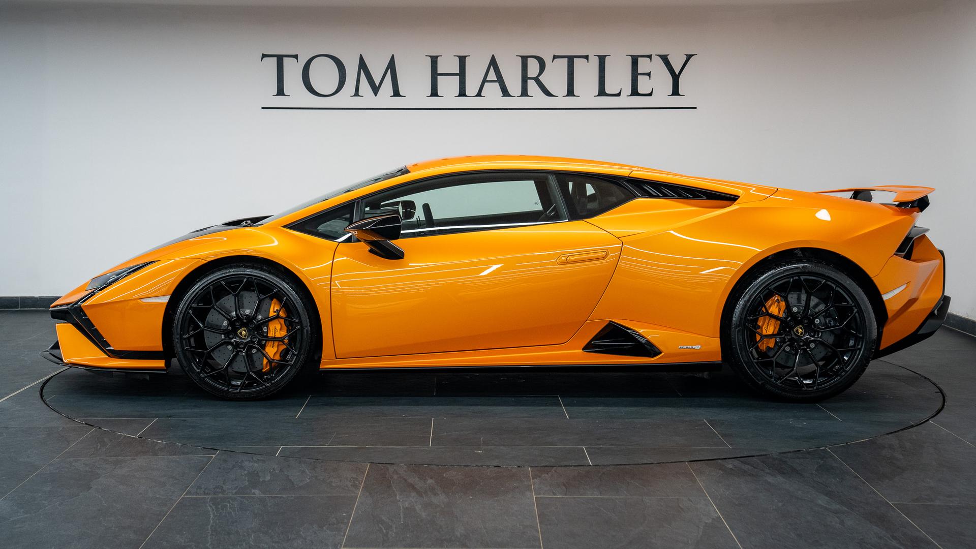 LAMBORGHINI Huracan Photo 13c8321a-e2db-44f9-9297-549e60d451d3.jpg