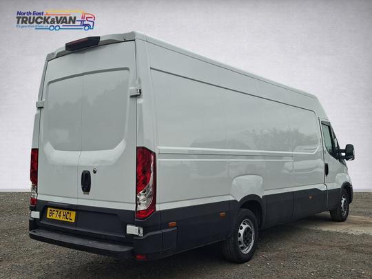 Iveco DAILY LWB AUTO Photo