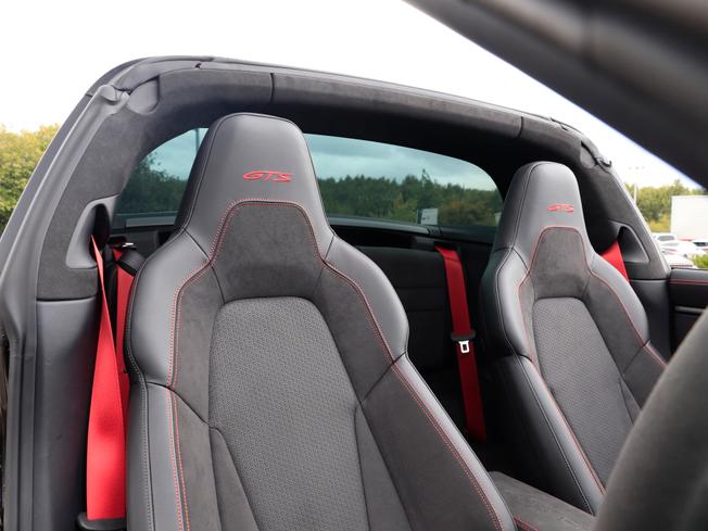 PORSCHE 911 Photo 16