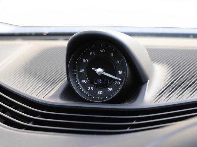 PORSCHE Taycan Photo 12