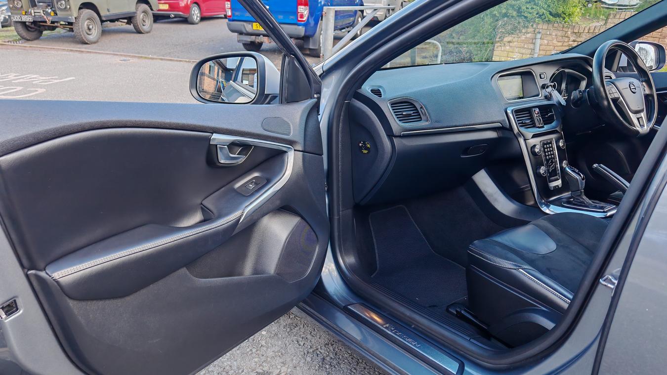 Used Volvo V40 EO66TKE 23