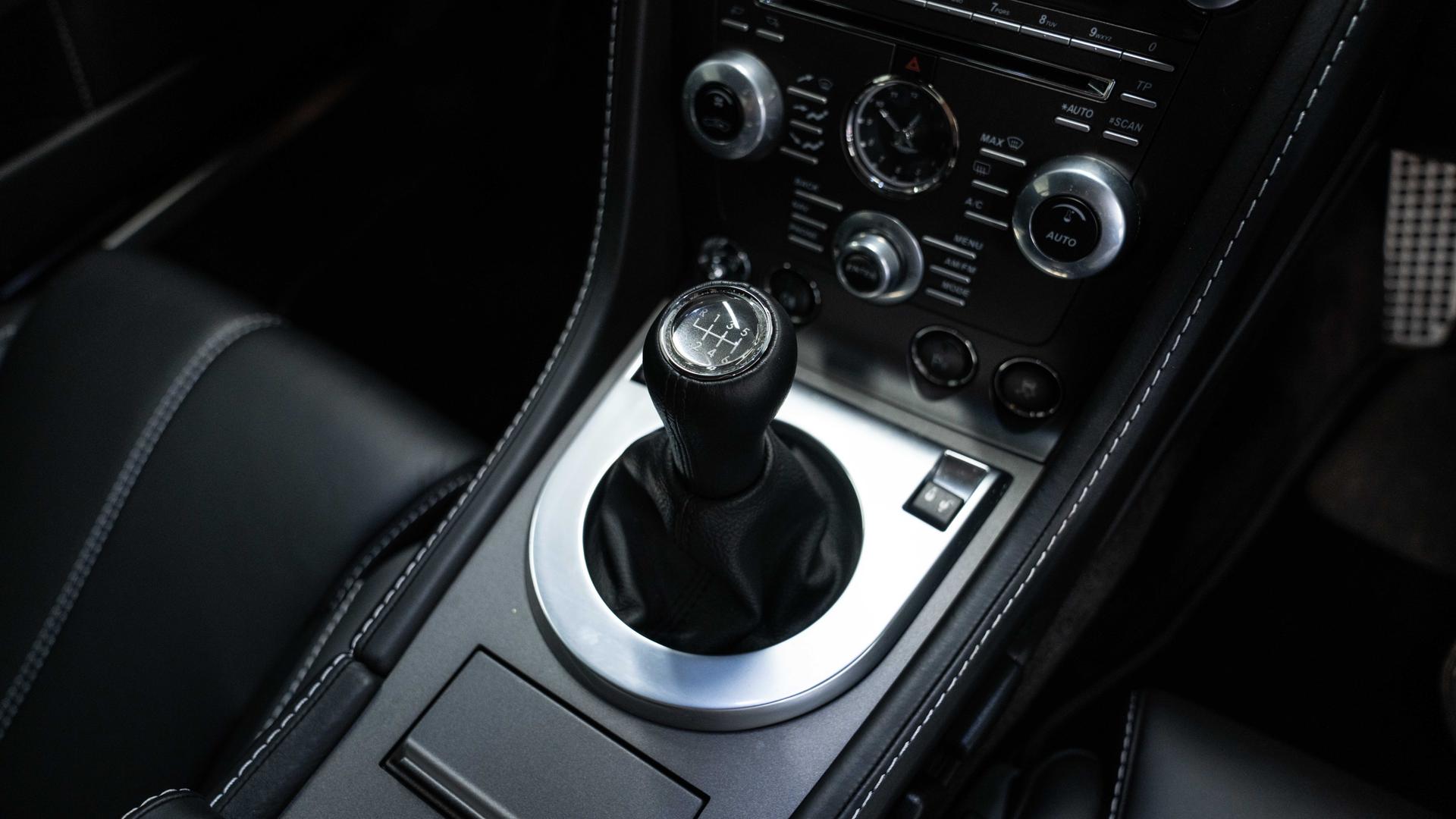 Aston Martin Vantage Photo 13ea0e50-7ed1-4b4f-a329-d0bb8a04af34.jpg