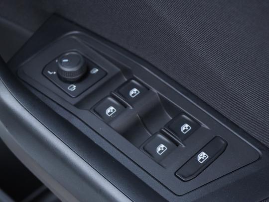 Volkswagen T-Roc Photo 13ef0755-115f-4240-aea1-d44c082b23e8.jpg