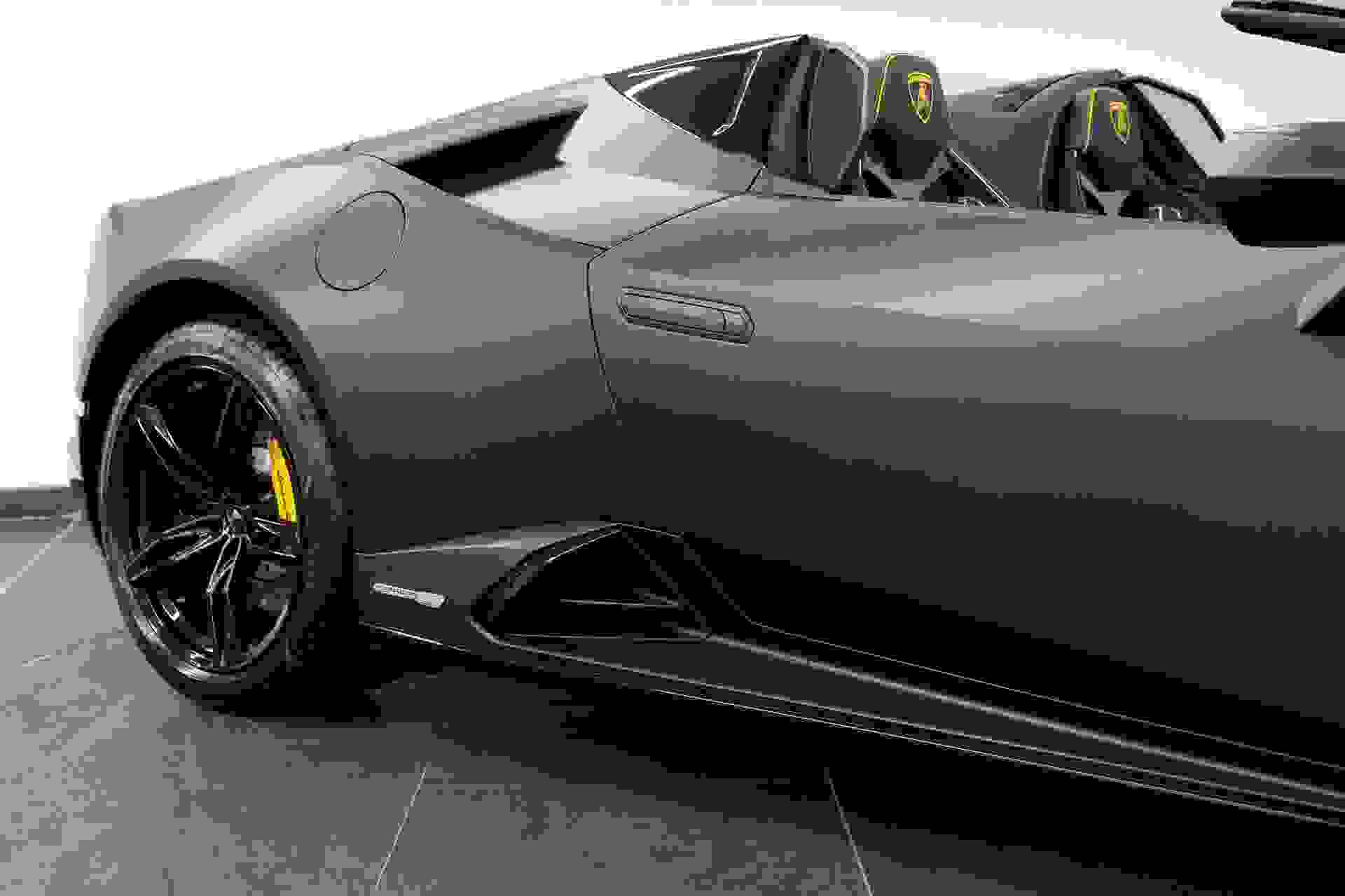 Lamborghini HURACAN Photo 13ef85c2-4ab3-402b-90eb-9dcbfbba6464.jpg