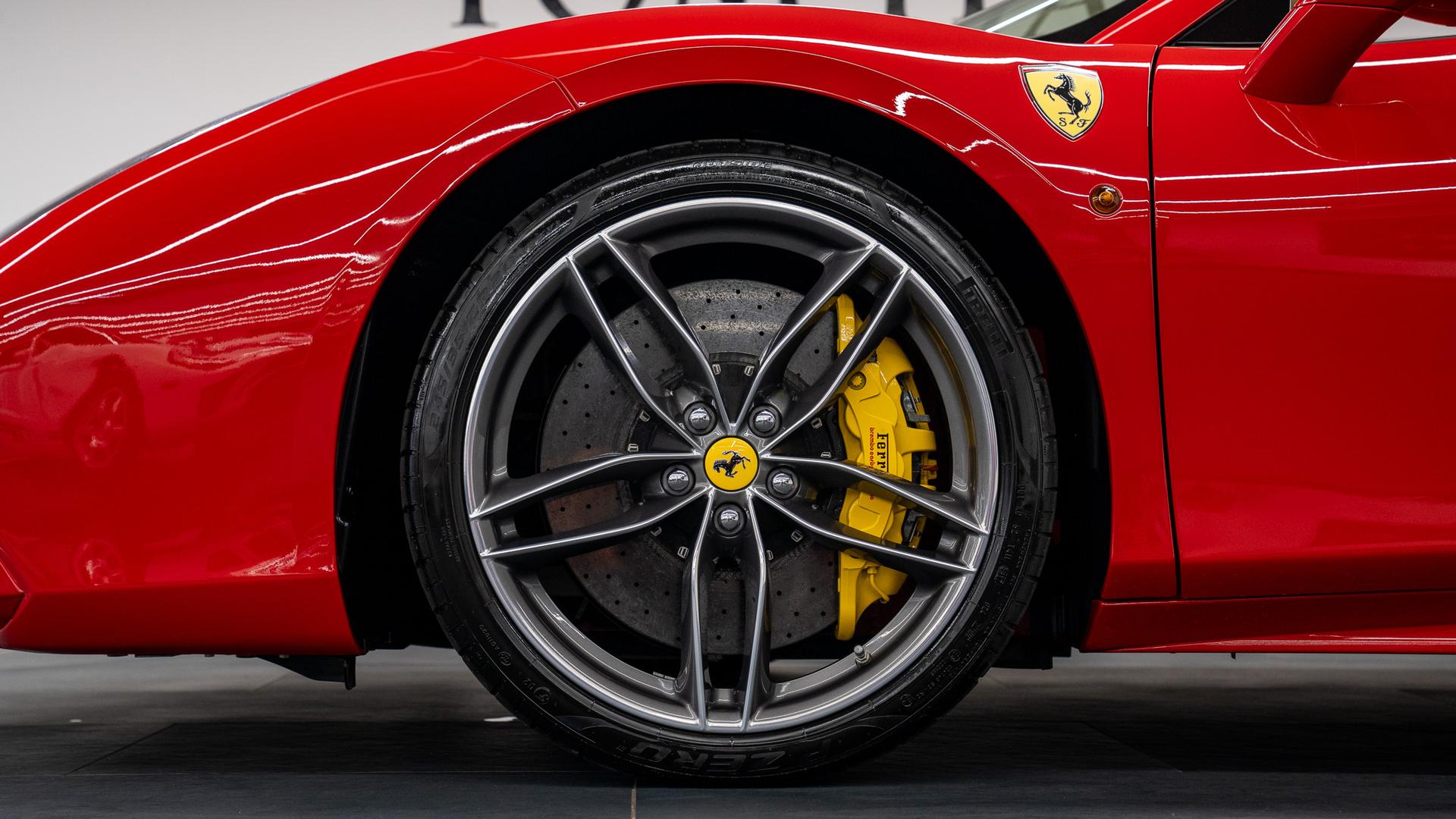 Ferrari 488 Photo 140f863c-f912-48ed-afc3-cb7f1430736e.jpg