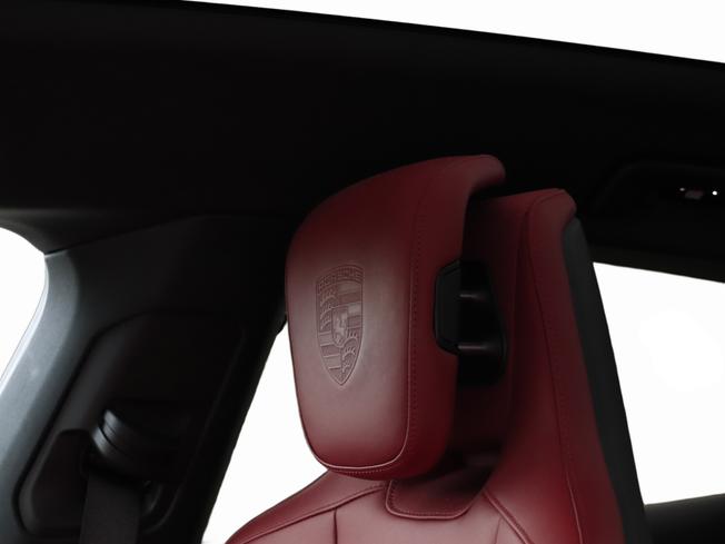 PORSCHE Taycan Photo 21