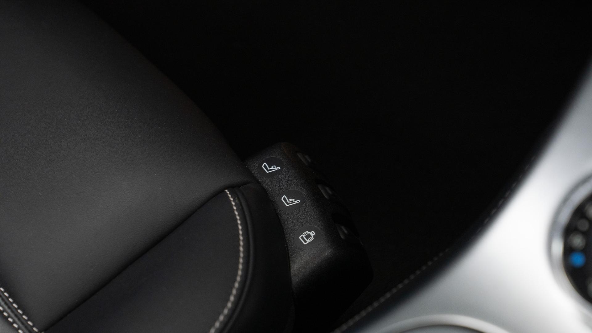 Mercedes-Benz SLS AMG Photo 14235b02-9bd7-4050-aeda-37c27fc4c8e5.jpg