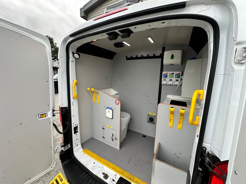 Ford Transit Photo 142547b2-b9fc-4f02-9ea4-84ba1e0c65a5.jpg