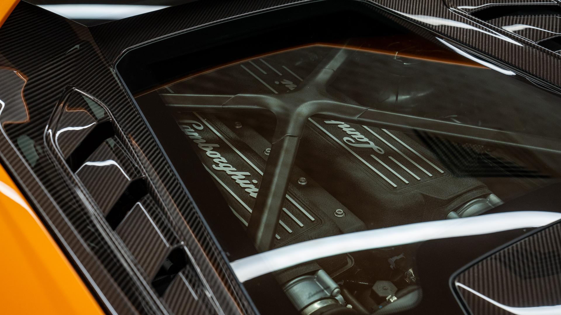 LAMBORGHINI Huracan Photo 14387f10-294f-438c-a64b-40b059f75a97.jpg