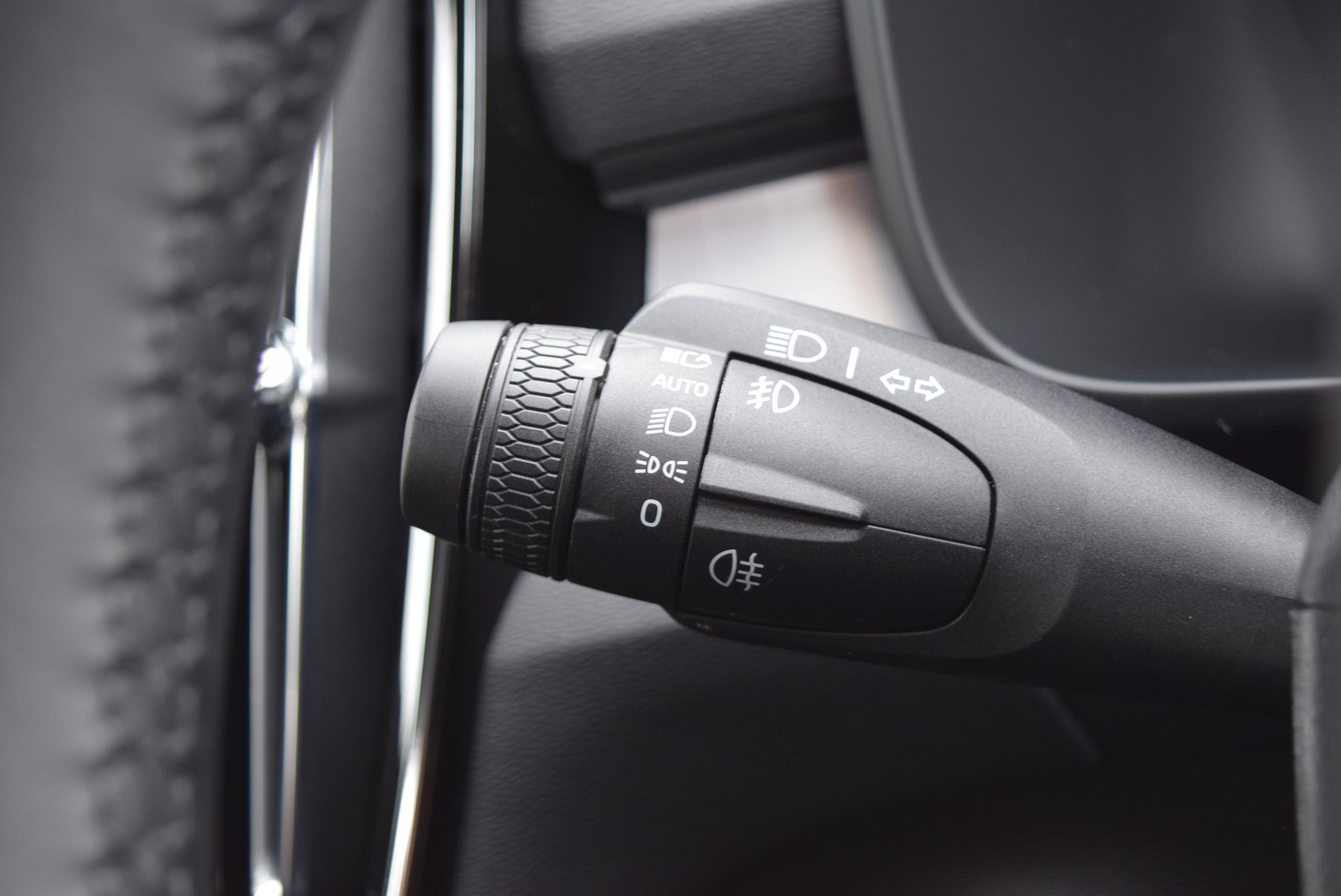 2026 VOLVO XC40 2.0 B4P Plus Dark 5dr Auto - vehicle photo 17 for sale on PureCar