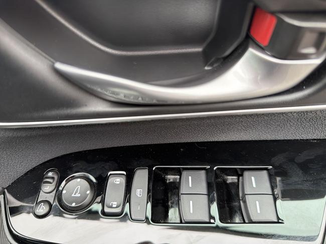 Honda CR-V Photo 144e79d7-c7f3-42b2-9a52-7135a884ac05.jpg